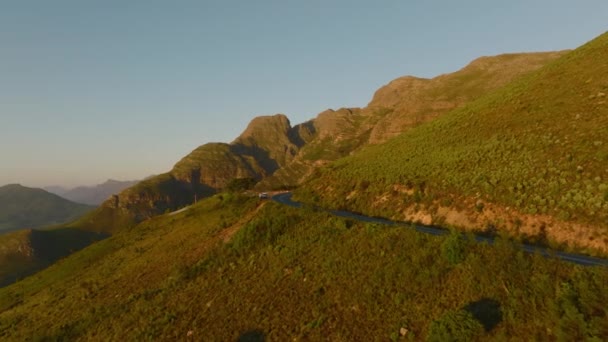Aerial View Road Traversing Mountain Landscape Lit Bright Sun Golden — Αρχείο Βίντεο