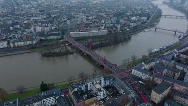 Aerial Panoramic Footage Wide River Flowing City Slide Pan Shot — Stock Video