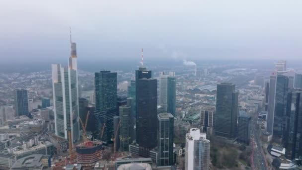 Finanz Und Wirtschaftszentrum Mit Modernen Hochhäusern Mit Glasfassaden Erhöhter Blick — Stockvideo