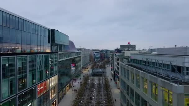 Avançados Voam Acima Avenida Compras Larga Zeil Pessoas Andando Zona — Vídeo de Stock