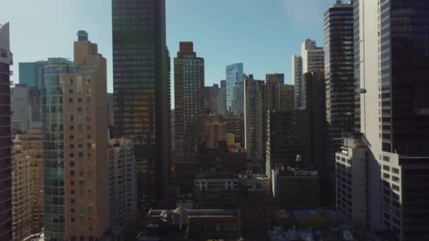 市中心的现代高楼和公寓楼 城市阳光灿烂的一天 纽约市 曼哈顿 — 图库视频影像