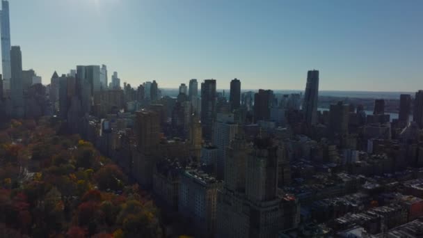 Fliegen Sie Die Türme Des San Remo Gebäudes Central Park — Stockvideo