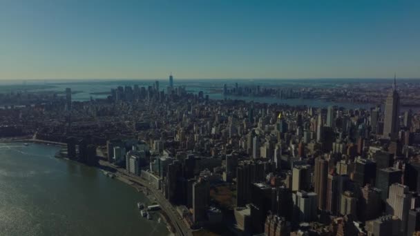 Luchtfoto Panoramisch Uitzicht Stad Tussen Twee Rivieren Stadsgezicht Met Moderne — Stockvideo