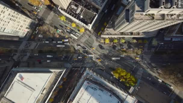 Aerial Birds Eye Overhead Top View Cars Passing Intersection Crossing — стокове відео