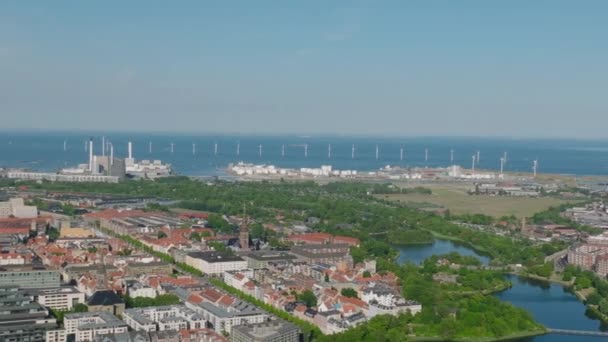 Filmato Panoramico Del Borgo Christianshavn Circondato Dalla Vegetazione Verde Dal — Video Stock