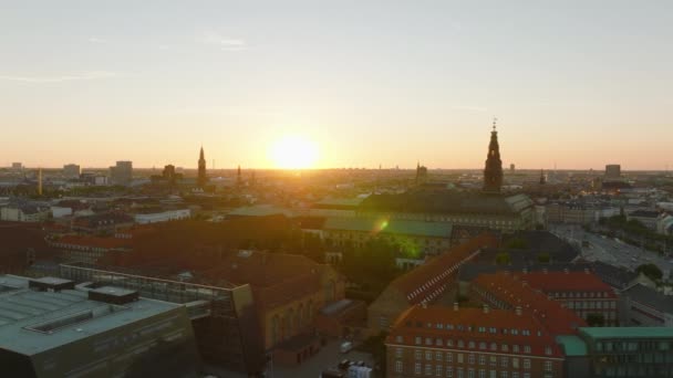 Şehir Merkezinde Güneşin Batmasına Karşı Gökyüzü Panoramik Manzarası Şehir Merkezinin — Stok video