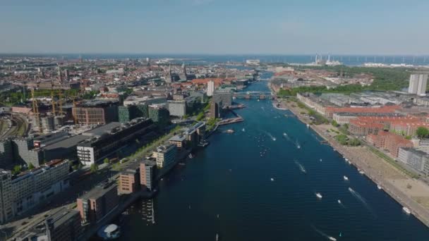 Prachtig Panoramisch Uitzicht Het Water Kanaal Tussen Eilanden Stad Stadsgezicht — Stockvideo