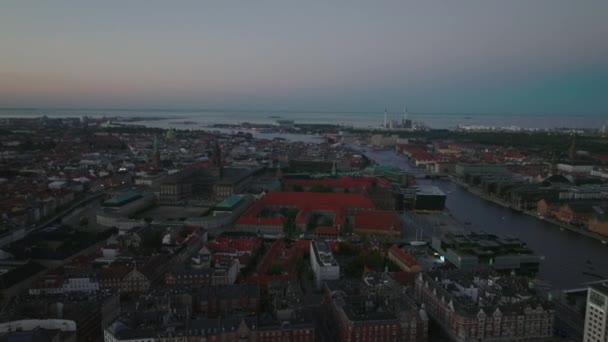 Leťte Nad Historickým Centrem Města Soumraku Vzdušný Panoramatický Výhled Rozvoj — Stock video