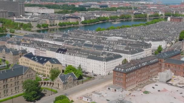 Diapositivas Aéreas Tomas Panorámicas Filas Casas Histórica Urbanización Ciudad Copenhague — Vídeo de stock