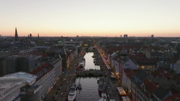 Aerial View Cityscape Dusk Forwards Fly Nyhavn Busy Tourist Street — Stock Video