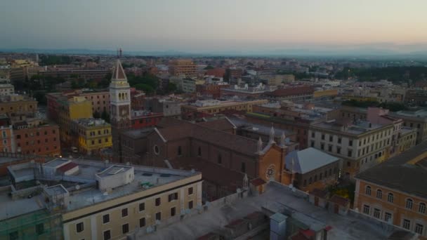Alacakaranlıkta Şehrin Gelişimi Arasında Tarihi Kilise Kare Kule Manzarası Roma — Stok video