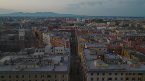 Flervåningshus Och Gator Centrum Framåt Flyger Över Staden Skymningen Rom — Stockvideo