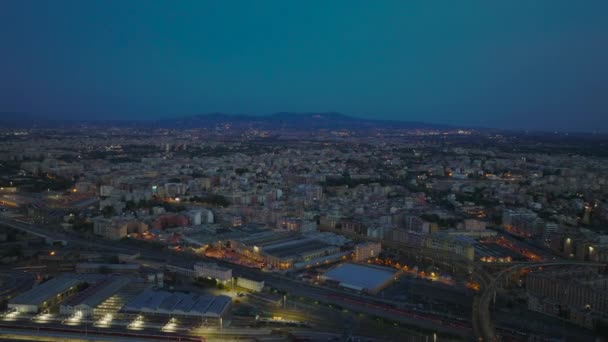 Filmato Panoramico Aereo Della Grande Città Serata Palazzine Quartieri Urbani — Video Stock