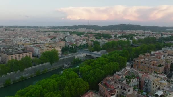 Vorwärts Fliegen Über Dem Historischen Stadtzentrum Mit Seinen Berühmten Sehenswürdigkeiten — Stockvideo