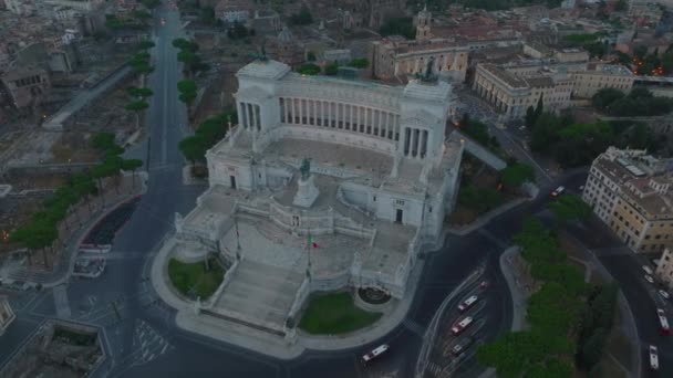 Luchtfoto Van Het Kruispunt Tussen Huizenblokken Stad Voorwaarts Vliegen Boven — Stockvideo