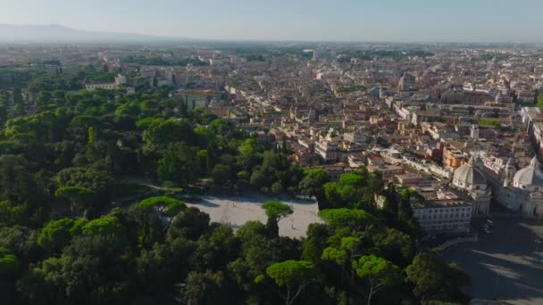 Gamla Byggnader Stadsdelen Belysta Starkt Solsken Framåt Flyga Över Centrum — Stockvideo