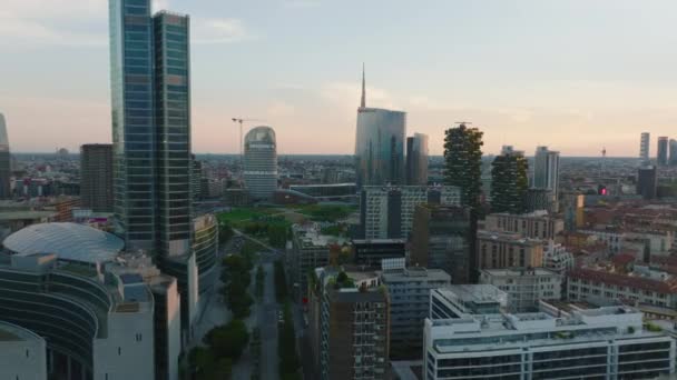 Forwards Fly Modern Town Development Twilight Revealing High Rise Buildings — Stock Video