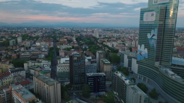 Zvýšený Výhled Budovy Městské Čtvrti Soumraku Odhalení Moderního Designu Vysoce — Stock video