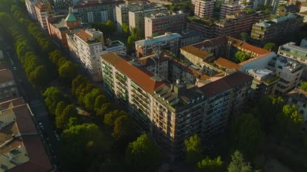 Vista Alto Ângulo Blocos Edifícios Residenciais Incline Revelar Paisagem Urbana — Vídeo de Stock
