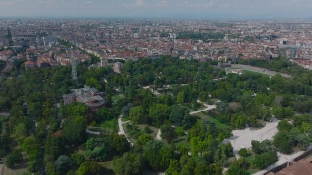 Flygfoto Vegetationen Sempione Park Och Stadsutveckling Metropol Bakgrunden Milano Italien — Stockvideo