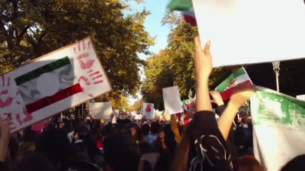 Přibližně Tisíc Lidí Pochoduje Solidárně Probíhajícími Protesty Íránu Obrovské Shromáždění — Stock video