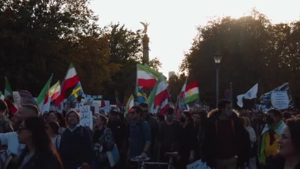 Иранская Диаспора Сторонники Протестуют Против Огромного Сбора Права Женщин Иране — стоковое видео
