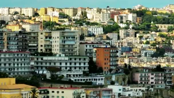 도시의 아파트를 공중에서 것이다 목적지에서의 이탈리아의 나폴리 — 비디오