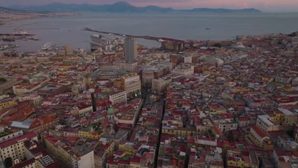 Панорамный Вид Городские Районы Городскую Гавань Большим Круизным Кораблем Неаполитанский — стоковое видео