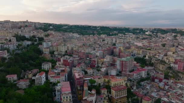 Verschiedene Mehrfamilienhäuser Stadtbezirk Reiseziel Luftaufnahme Der Stadt Der Dämmerung Neapel — Stockvideo
