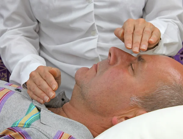 Healer balancing throat and third eye chakra — Stock Photo, Image