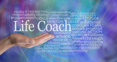Yaşam koçunun rehberliği ile ilgili kelimeler - erkek açık el ile LIFE COACH yukarıda ilgili bir kelime bulutu ile çevrili modern koyu renkli yarım daire mavi arka plana karşı