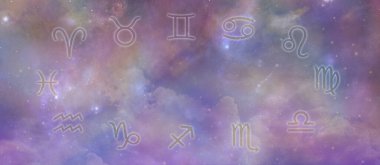 Cennet ve On İki Zodiac Sembolleri çerçeve kenarı - güzel mavi gökyüzü arkaplanı ve sınırın etrafında tarih sırasına göre 12 astroloji işareti ile merkezi kopya alanı sağlanıyor