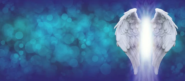 Angel Wings Blauwe Bokeh Brede Bericht Achtergrond Paar Witte Engel — Stockfoto