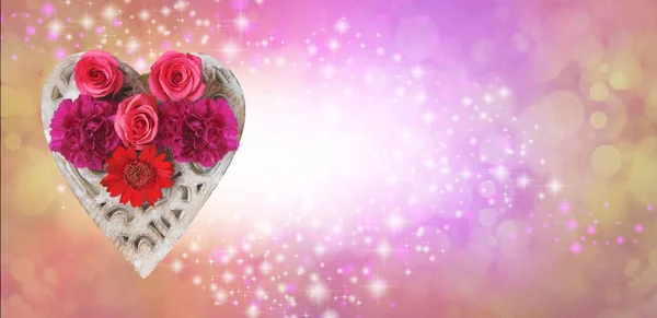 Botschaften Über Liebe Und Blumen Rote Rosa Blütenköpfe Auf Einem — Stockfoto
