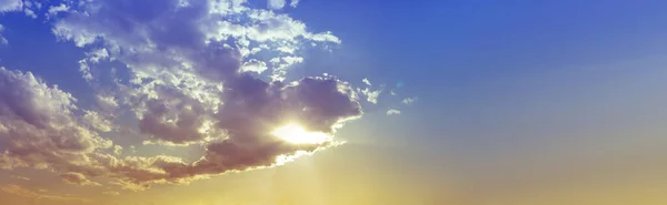 Panoramic Evening Sunset Banner Fundo Romântico Céu Azul Dourado Vívido — Fotografia de Stock
