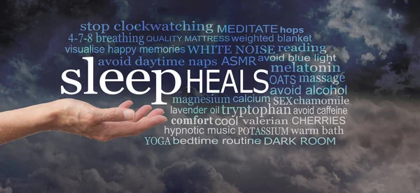 Sleep Heals Word Cloud Konzept Weibliche Geöffnete Handfläche Mit Dem — Stockfoto