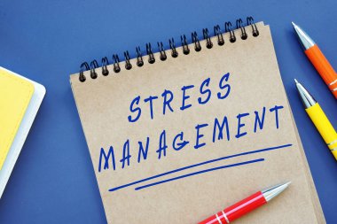 Finansal kavram, sayfasında yazı olan stres yönetimi anlamına gelir.