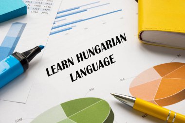  Kağıt parçasında HUNGARYA Dili Yazısını Oku.