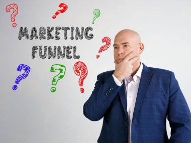 MarkeTING FUNNEL soru işaretleri ile ilgili iş konsepti