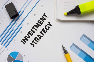 INVESTMENT STRATEGY hakkındaki finansal konsept.