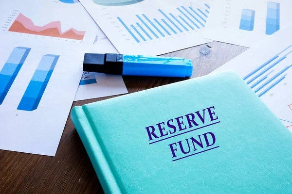 Conceito Financeiro Sobre Fundo Reserva Com Assinatura Capa Livro — Fotografia de Stock