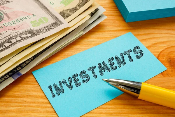 Finansal Kavram Sayfada Yazılı Olan Investments Anlamına Gelir — Stok fotoğraf