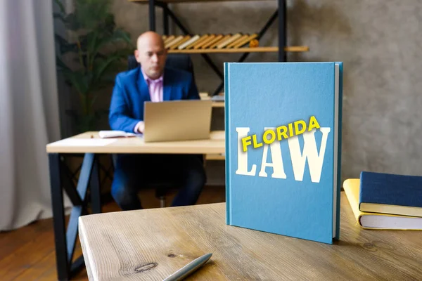 Florida Law Επιγραφή Στο Φύλλο Κάτοικοι Της Φλόριντα Υπόκεινται Στο — Φωτογραφία Αρχείου