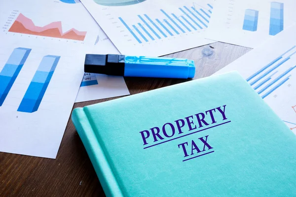 Bedrijfsconcept Property Tax Met Bordje Het Boek — Stockfoto