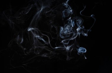 dumanı siyah arkaplanda