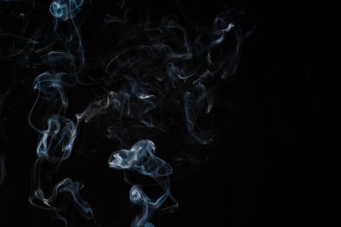 dumanı siyah arkaplanda