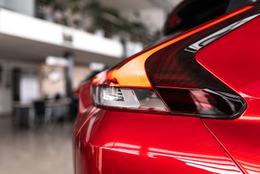 Vinnytsia, Ukrayna - 14 Nisan 2022: Yepyeni Mitsubishi Eclipse Cross. Ayrıntılar. LED farları, tampon, kaput, radyatör ızgarası, stop lambaları, yan kanatlar, aynalar.