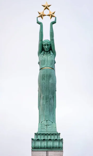 Monumento Liberdade Riga Letónia Uma Mulher Chamada Milda Segurando Três — Fotografia de Stock