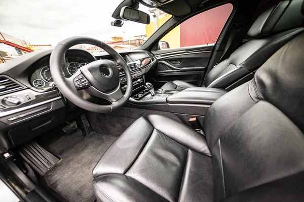 Автомобіль Всередині Інтер Престижного Сучасного Автомобіля Зручні Шкіряні Сидіння Чорна — стокове фото