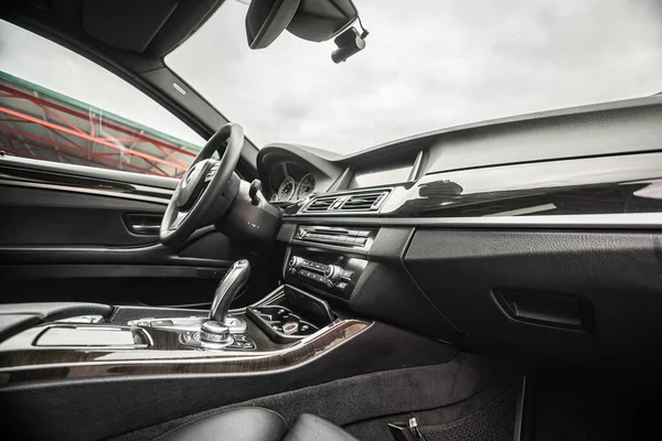 Car Interior Prestige Modern Car Comfortable Leather Seats Black Cockpit — Stock fotografie
